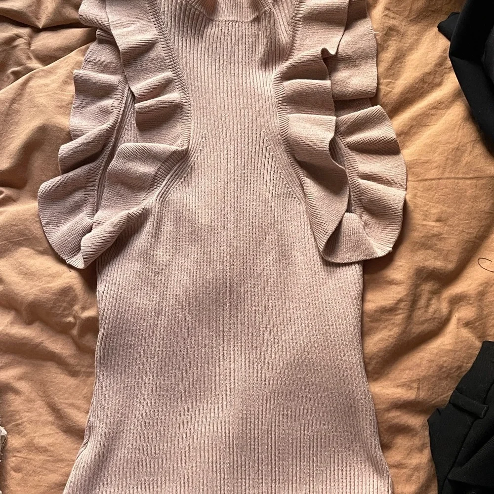 Sweater Razor Back Tank in Blush with Ruffles - Picture 5 of 7